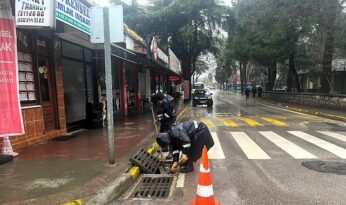 Büyükşehir, su baskını ve taşkın riskine karşı sahada