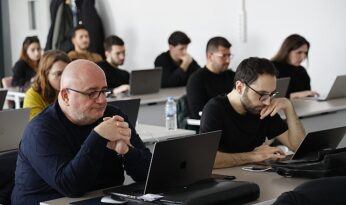 Büyükşehir’den teknoloji meraklısı gençlere yapay zekâ eğitimi