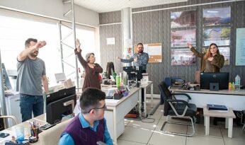 Karşıyaka Belediyesi’nde çalışanlar güne sporla başlıyor