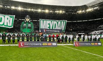 O çocuklar maçta yerlerini aldı