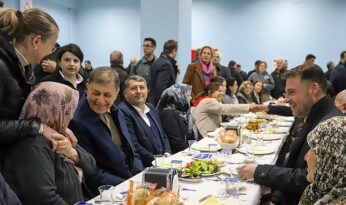 Zeytinova’da Gönüller Aynı Sofrada Buluştu: Sahurun Bereketi Birlikte Paylaşıldı
