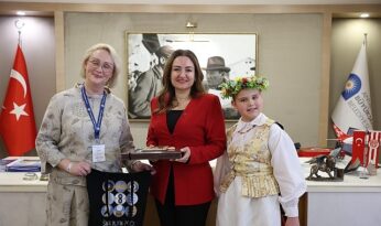 Başkan Vekili Büşra Özdemir dünya çocuklarını ağırladı